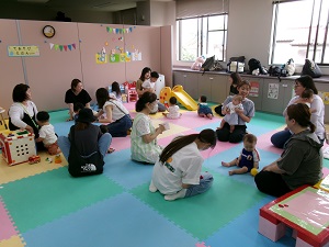 トークを楽しむ親子たち