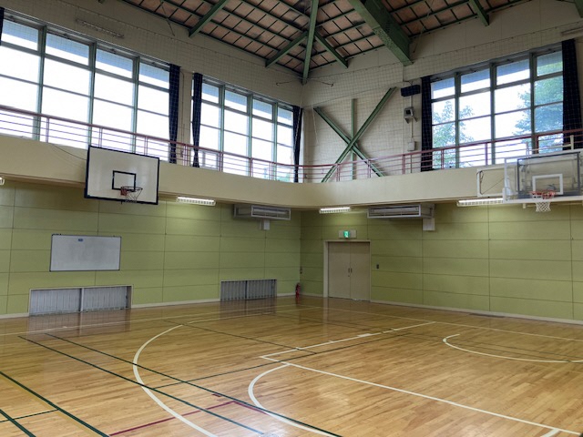 空調機器設置後の毛呂山中学校体育館です。