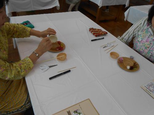 型にワックスを流し込む様子