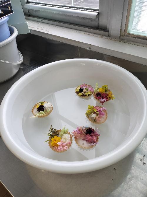 水に浮かべたサシェ