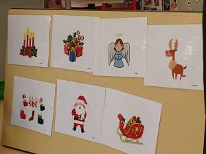 キャンドル、クリスマスプレゼント、天使、トナカイ、ソックス、サンタクロース、そりのイラストの写真