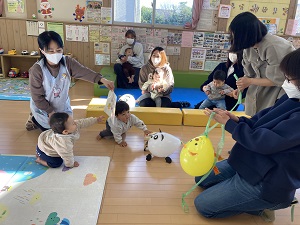 はいはいレースのゴールの様子